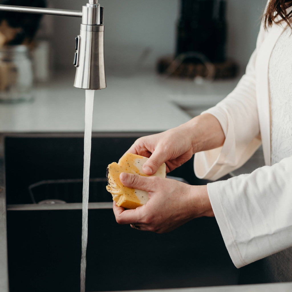 Gift Box: 2 Bath Bombs + 3 Soap Bars - Made in Canada
